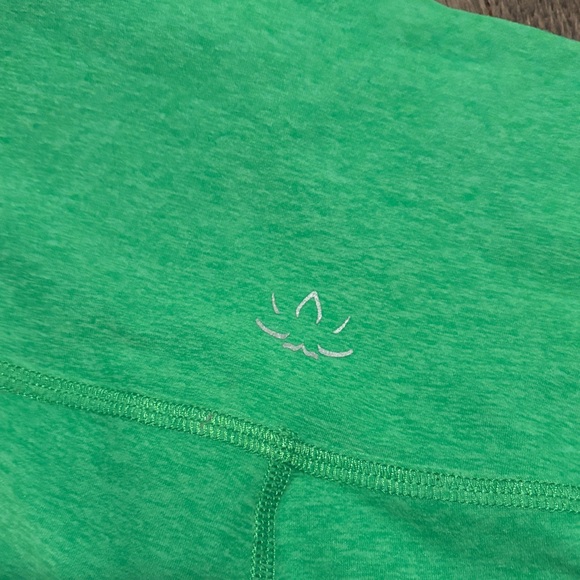 Beyond Yoga Vibrant Green Leggings - Picture 5 of 5